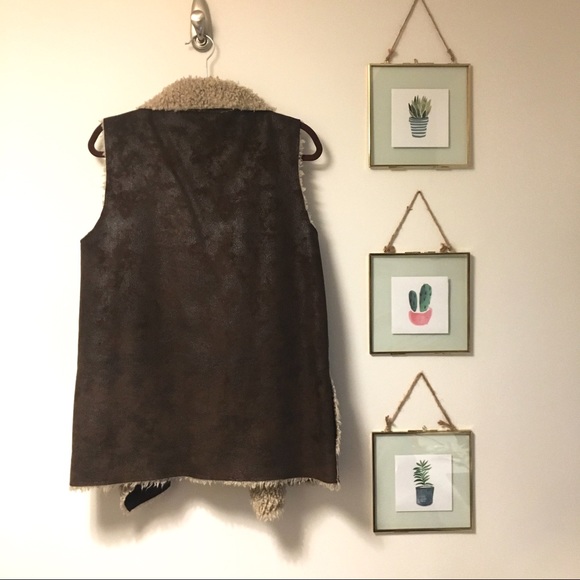 Velvet faux shearling vest - Picture 4 of 4